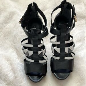 Good used Guess heels